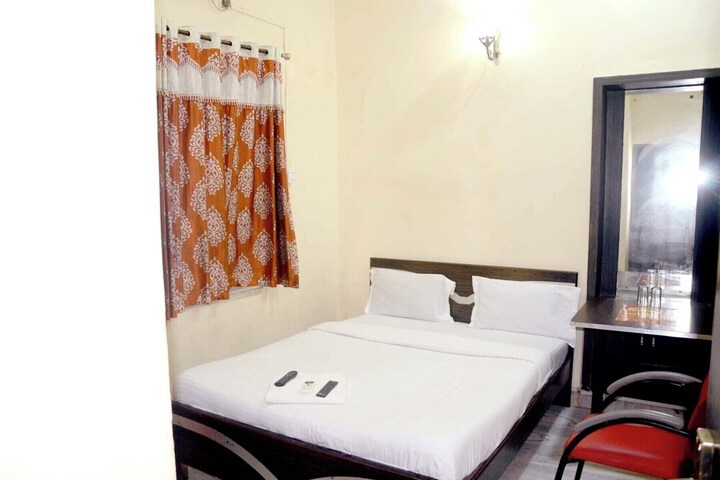 Room 13 of 28