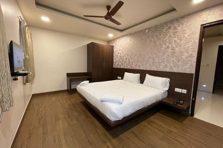 Room 14 of 33