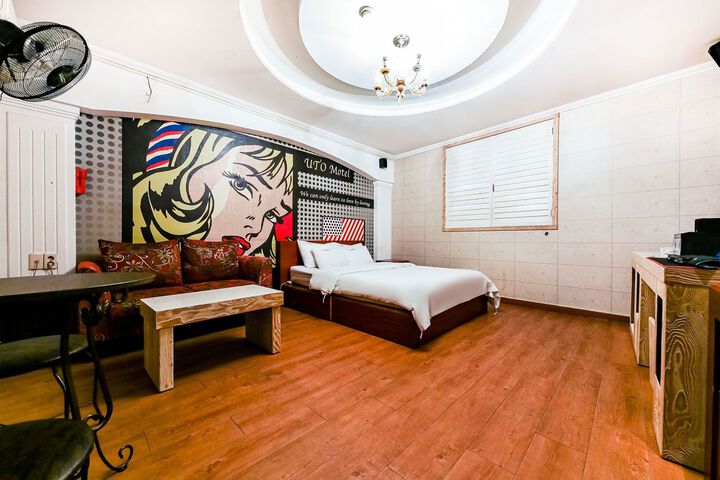 Room 17 of 26