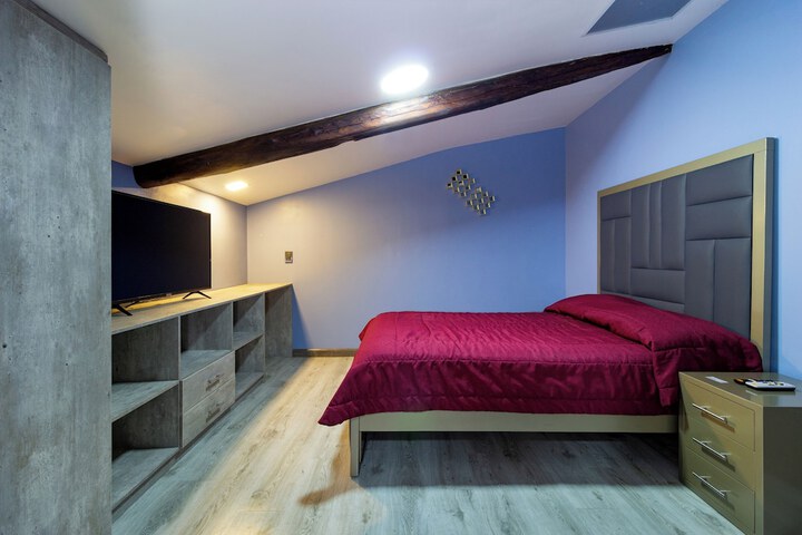 Room 5 of 42