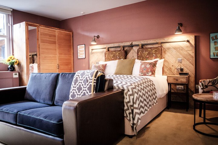 Room 3 of 171