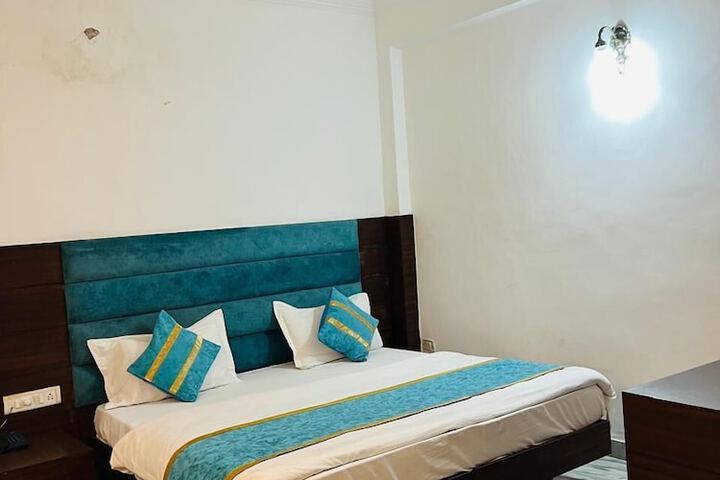 Room 9 of 21