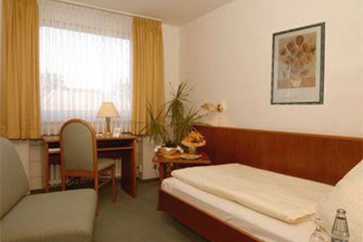 Room 5 of 10