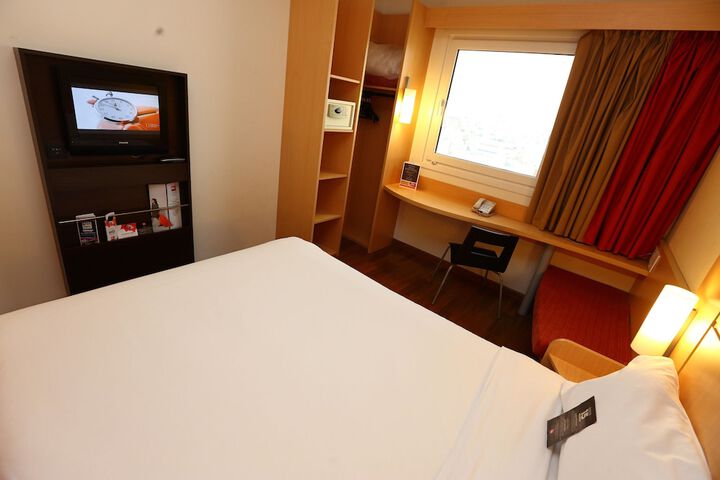 Room 11 of 31