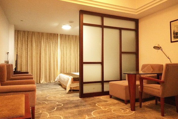 Room 17 of 30