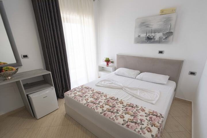 Room 34 of 131