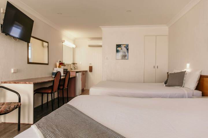 Room 34 of 90