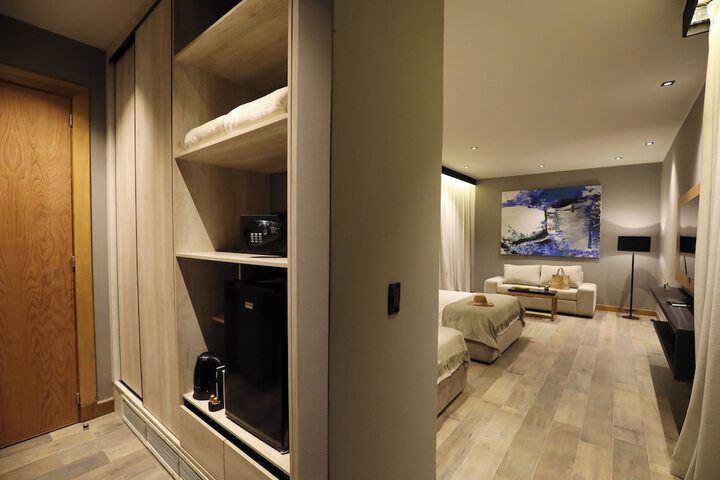 Room 4 of 19