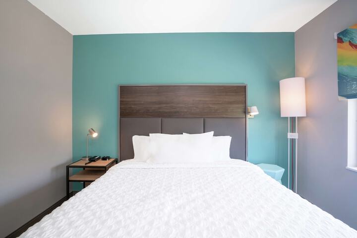 1 King Bed (11 of 14)