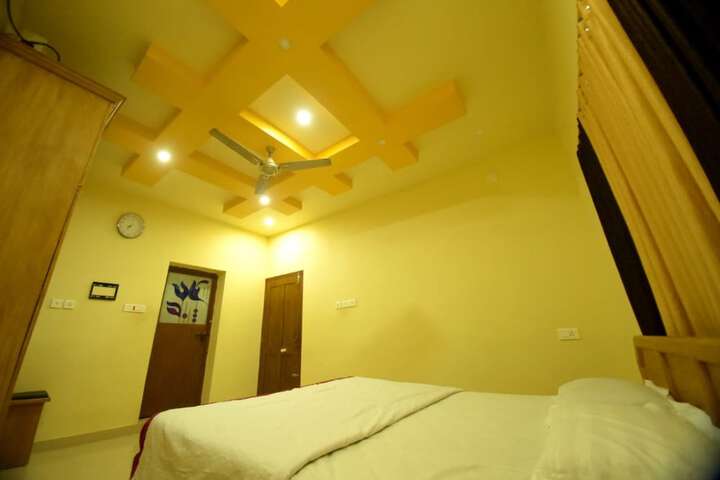 Room 4 of 18