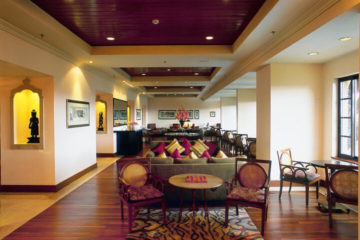 Lounge 89 of 121