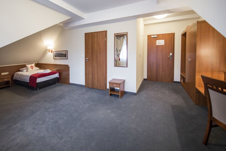 Room 9 of 72