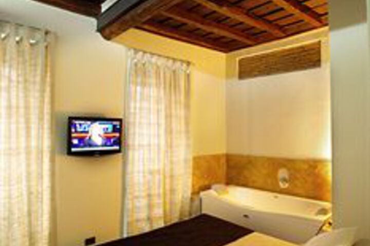 Room 5 of 14