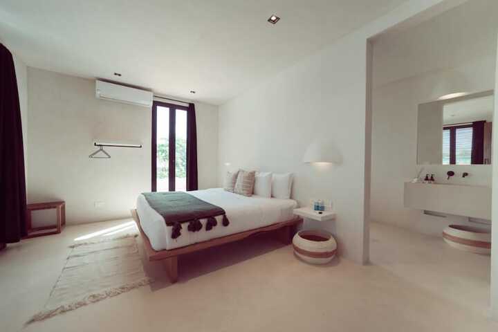 Room 13 of 79