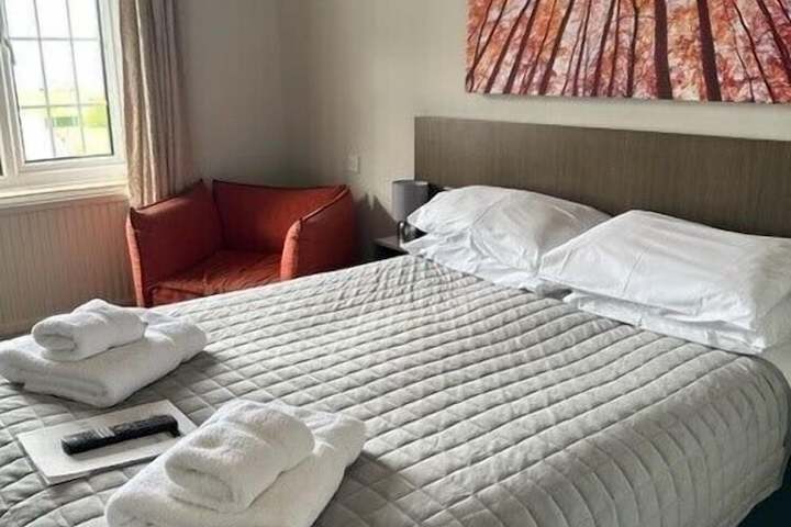 Room 5 of 133