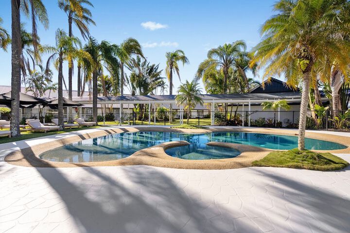 Pool 52 of 81