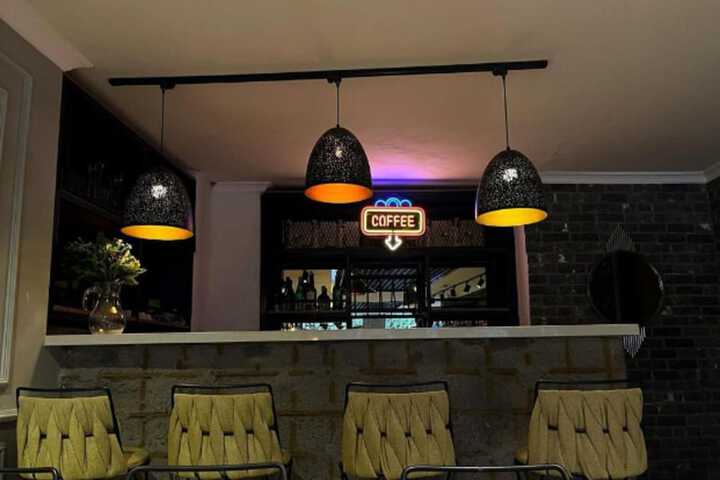 Lounge 58 of 60