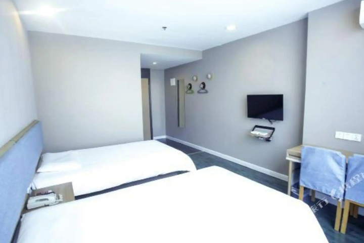 Room 3 of 7