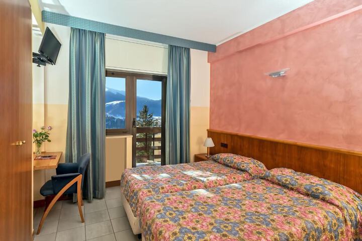 Room 14 of 65