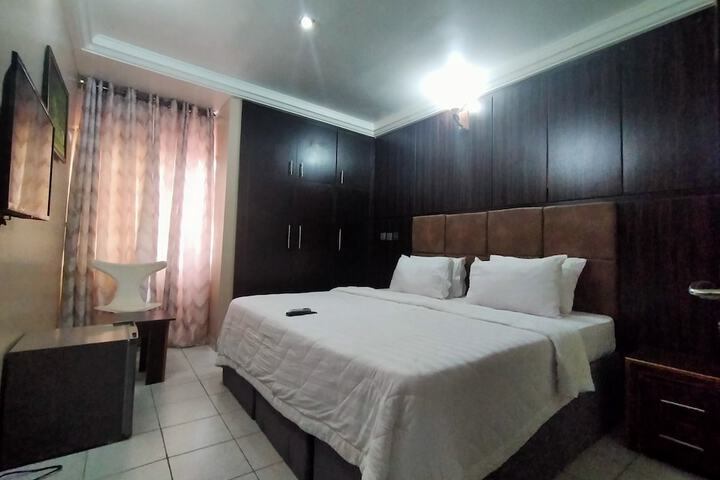 Room 4 of 34