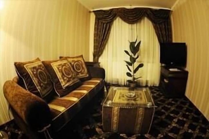Room 9 of 40