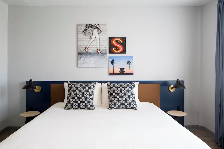 Room 34 of 83