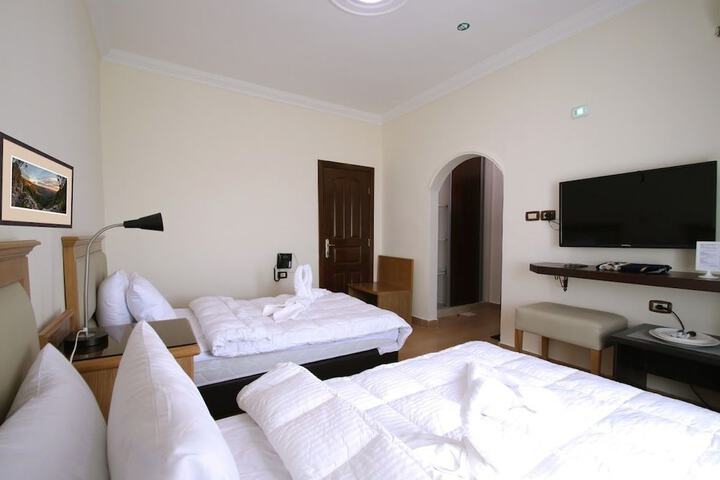 Room 31 of 48