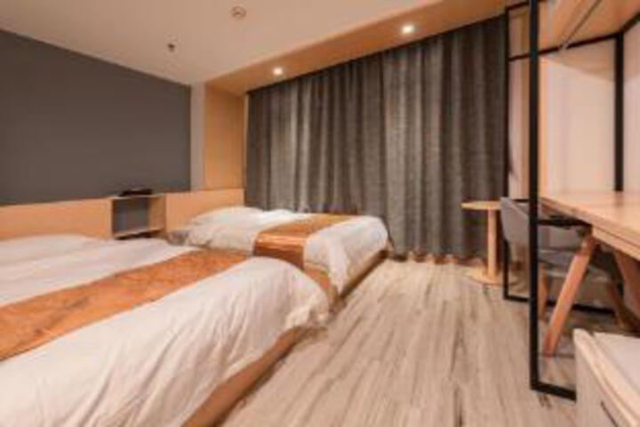 Room 12 of 12