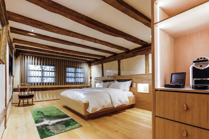 Room 12 of 46