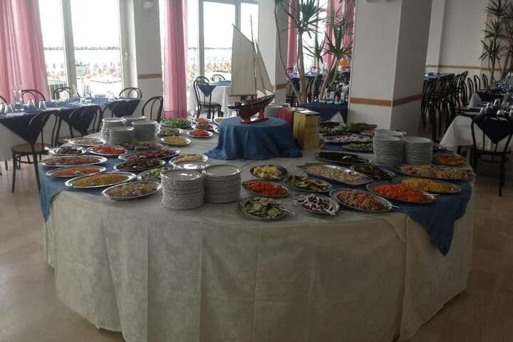 Dining 10 of 19