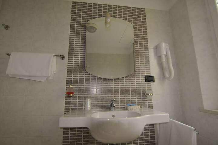 Room 43 of 77
