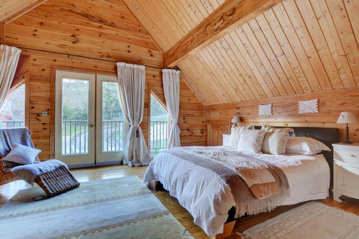 Room 4 of 15