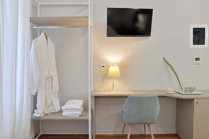 Room 13 of 30