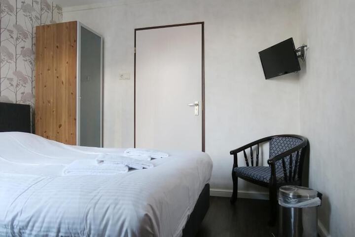 Room 8 of 53