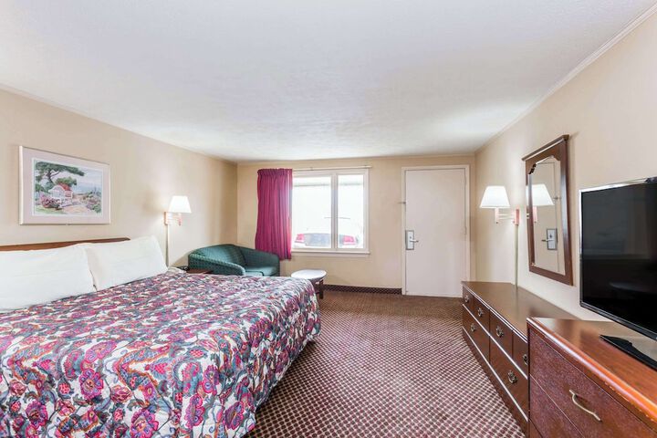 1 King Bed (1 of 6)