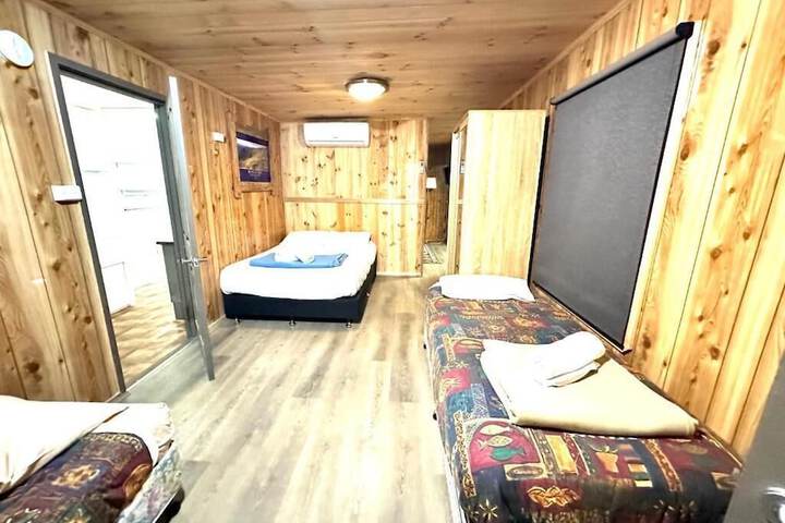 Room 100 of 180