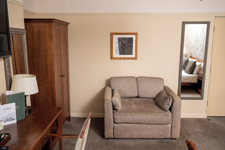 Room 25 of 49