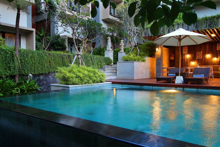 Hotel Pool