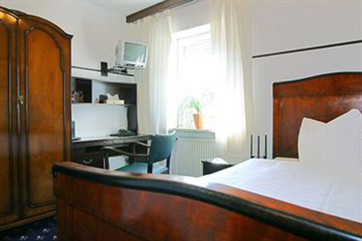 Room 5 of 15