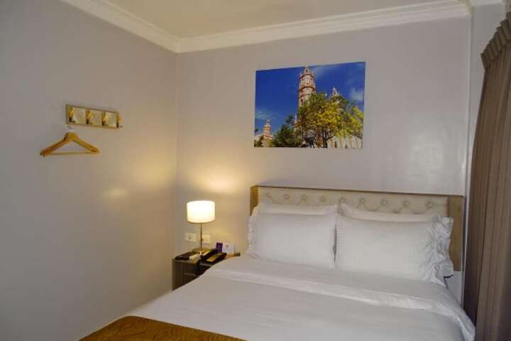 Room 13 of 30