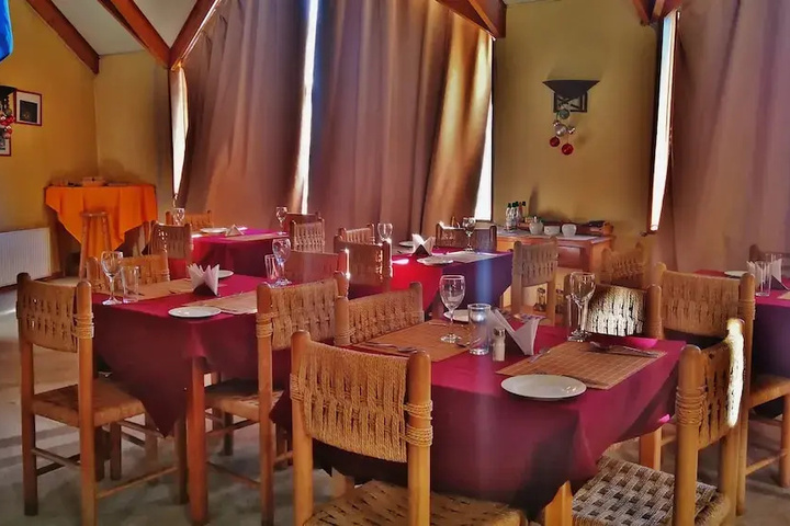 Dining 16 of 17