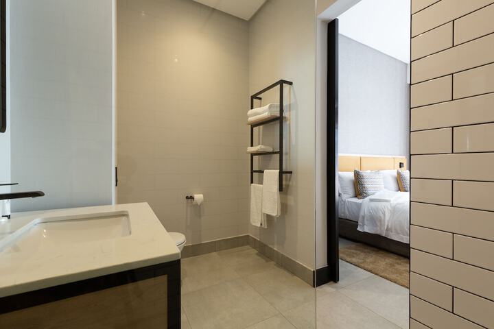 Room 33 of 49