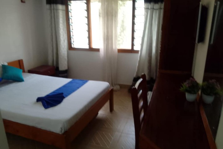 Room 12 of 37