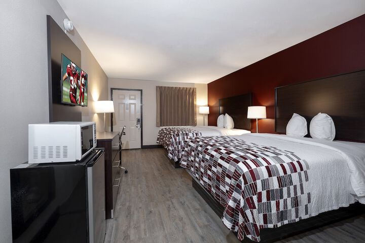 Deluxe 2 Queen Beds (5 of 8)