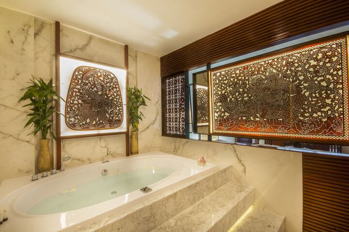 Hot Tub 34 of 89
