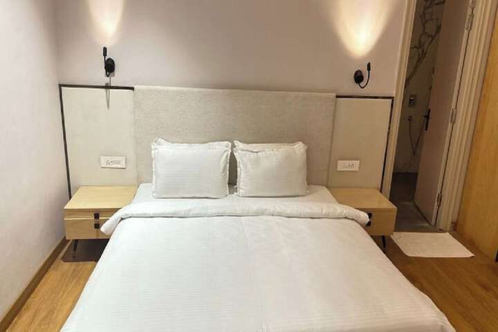 Room 14 of 27