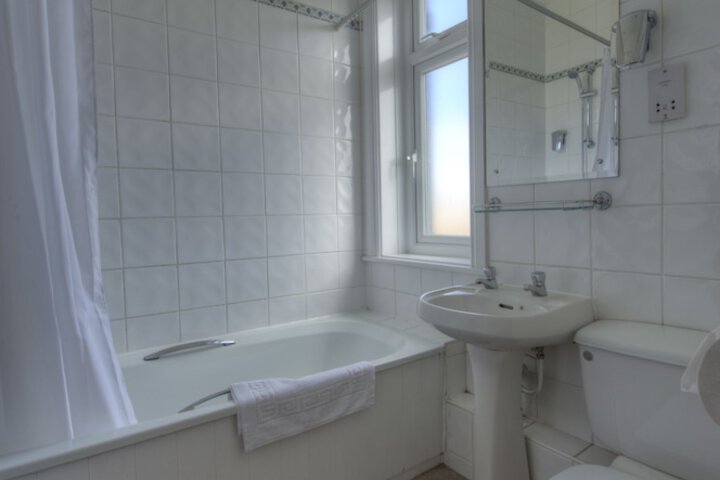 Room 8 of 40