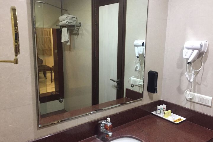 Room 203 of 288