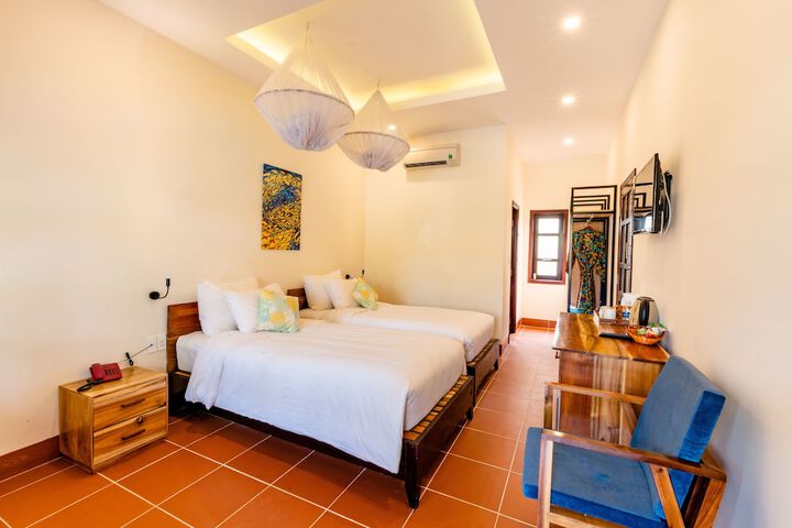 Room 18 of 100