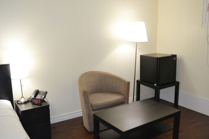 Room 6 of 10